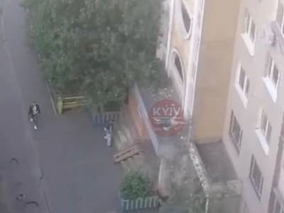 На столичной Троещине девушка погибла в результате падения с балкона