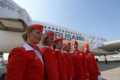 Российская стюардесса призналась в романах с пилотами и пассажирами