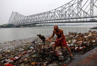 Подробности катастрофического загрязнения священной индийской реки Ганг