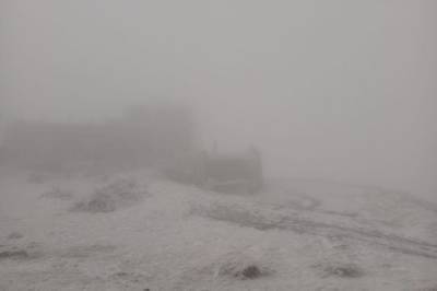 В Карпатах на праздник Покрова выпал снег. Фото