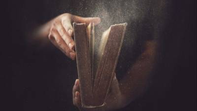 Книга с сюрпризом: настоящий клад обнаружили в сельской библиотеке