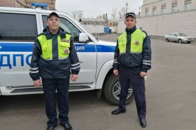 Костромские автоинспекторы из города Буй спасли ярославцев, ставших жертвами неисправного навигатора