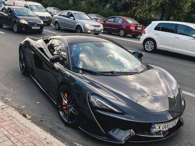 Стоит около 5 миллионов гривен: В Харькове заметили роскошный суперкар McLaren