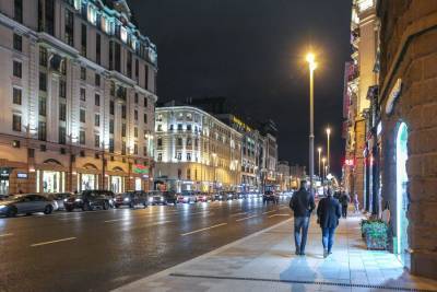 Фонари и архитектурную подсветку зданий Москвы перевели на зимний режим работы
