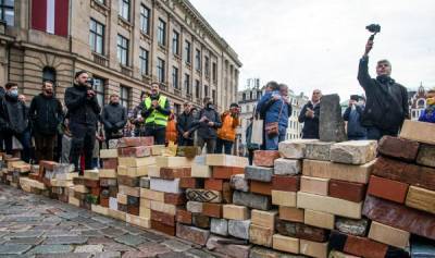 Латвийского министра финансов встретили "стеной непонимания"