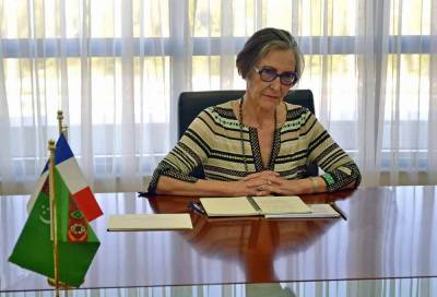 Новый посол Франции в Туркменистане вручила верительные грамоты главе туркменского МИД