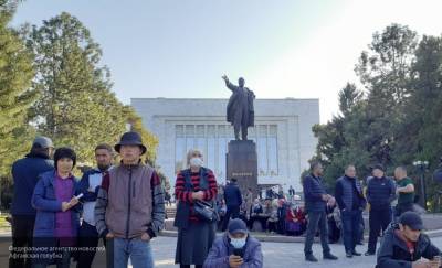Граждане Киргизии собрались на несанкционированный митинг в Бишкеке