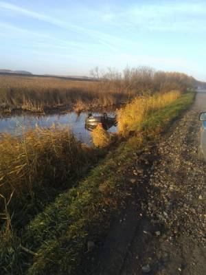 В Тюменской области Mitsubishi утонула в придорожной канаве, водитель погиб