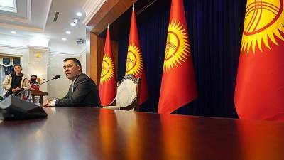 Жапаров назвал «требованием народа» отставку президента Киргизии