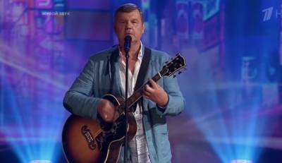 Бард Новиков в эфире «Первого канала» исполнил песню, посвященную Симановскому