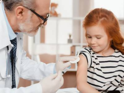 Американская компания Pfizer заявила об испытании вакцины против COVID-19 на детях