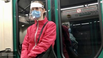 Соблюдать масочный режим в метро стали 95% петербуржцев