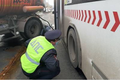 Автобус протаранил грузовик в Красноярске