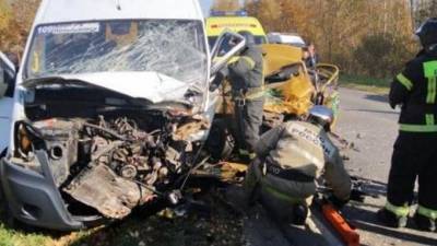 В Тульской области в ДТП с маршруткой и такси погибли 3 человека