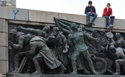Болгарские читатели: нет памятника, нет проблем. Так что, забирайте свой памятник себе, братушки!