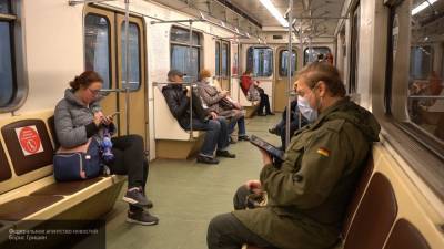 Масочный режим при входе в метро соблюдают 95% жителей Петербурга