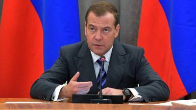 Медведев призвал не закрывать границы для борьбы COVID-19