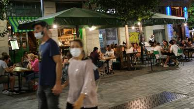 В Каталонии закроют бары и рестораны