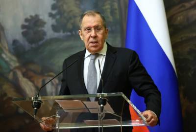 Лавров считает санкции ЕС против России результатом давления США