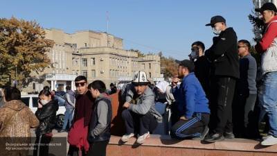 СМИ сравнили незаконный митинг в Бишкеке с плохо поставленным спектаклем