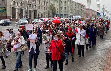 В Минске проходит Марш матерей (Онлайн)