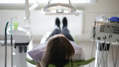 Пьяная 12-летняя школьница пришла на прием к стоматологу в Москве