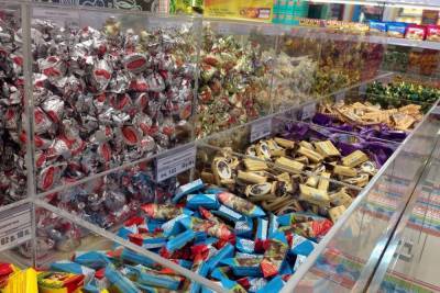 В Асбесте арестовали мужчину, укравшего 38 коробок конфет и продававшего их дешевле