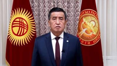 Президент Киргизии ведет переговоры в премьером о своей отставке