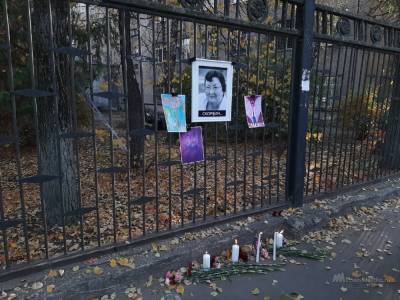 В Липецке почтили память погибшего от коронавируса врача
