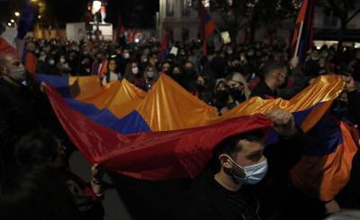 Le Figaro (Франция): тысячи армян Франции вышли на демонстрацию в Париже в поддержку своих «борющихся братьев»