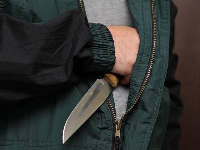 В Смоленске рецидивист напал на продавца магазина с ножом