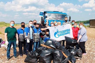 Сотрудники ООО "Газпром трансгаз Ухта" очистили от мусора берега семи водоемов