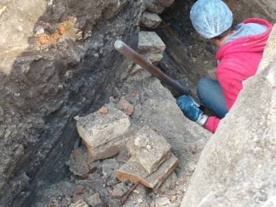 В Борисполе нашли склеп с могилами и артефактами: что известно