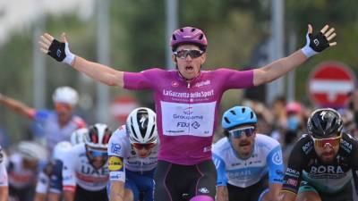Француз Демар выиграл 11-й этап "Джиро д'Италия"