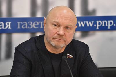 Катасонов предложил ввести специальный налоговый режим для министров, сенаторов и депутатов