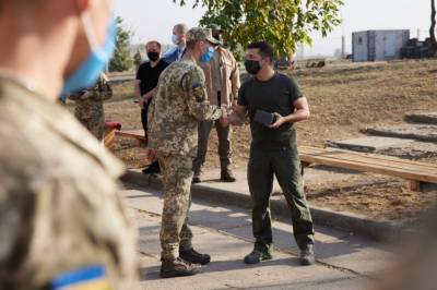 Зеленский пообщался с военными в зоне ООС