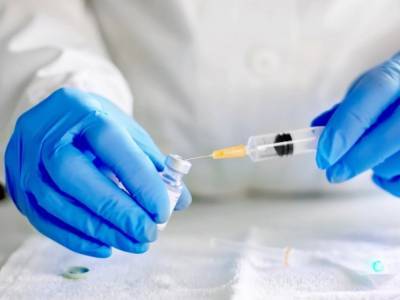 Украина может использовать российскую вакцину от коронавируса – медик