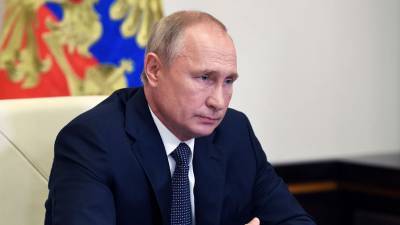 Путин внес в ГД закрепляющий приоритет Конституции в России пакет законопроектов