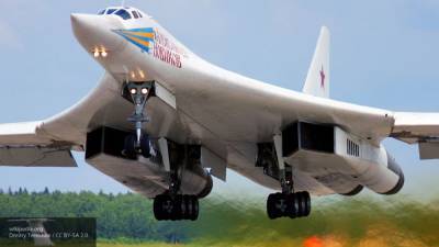 Ракетоносцы Ту-160 совершили 12-часовой полет над северными акваториями