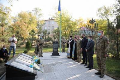 В Северодонецке открыли памятник погибшим военным медикам (фото)