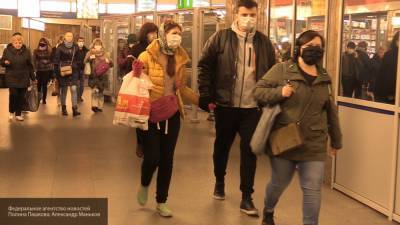Полиция спустилась в петербургское метро для проверки масочного режима