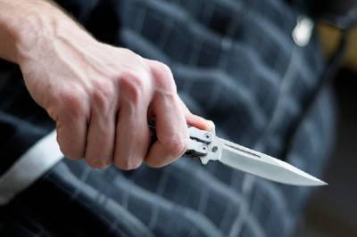 В Киеве неизвестный мужчина ударил ножом агитатора
