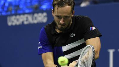 Медведев победил Гаске и вышел во второй круг St. Petersburg Open
