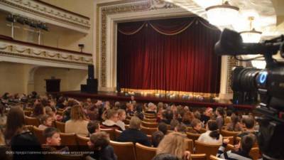 Таганский театр эвакуировали из-за скандалистки без маски