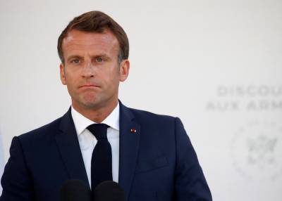 Макрон объявил о введении комендантского часа в ряде регионов Франции