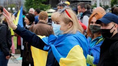 Националисты вышли на марш в Киеве — видео