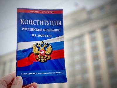 Путин внес в Госдуму пакет законопроектов о верховенстве Конституции