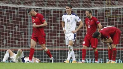 Турция ушла от поражения в матче с Лиги наций с Сербией, отыгравшись с 0:2