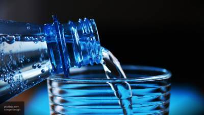 Диетологи развеяли миф о необходимости выпивать два литра воды в день