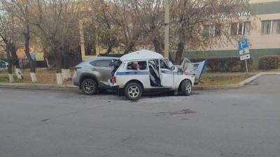 В Щучинске Lexus столкнулся с полицейской машиной, погибли двое участковых инспекторов